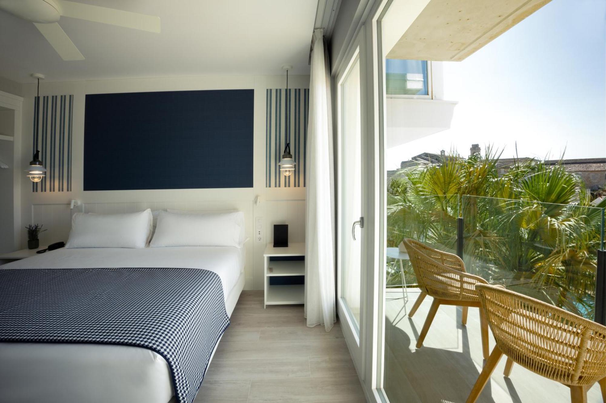 Catalonia Mirador Des Port Hotel Exterior photo